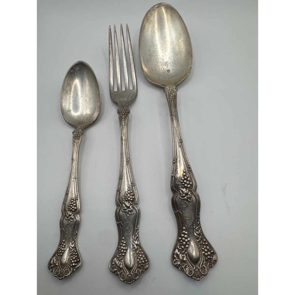1847 Rogers Bros Vintage 1904 Silverplate Flatware 3pc Set Grapes Pattern INSVIN